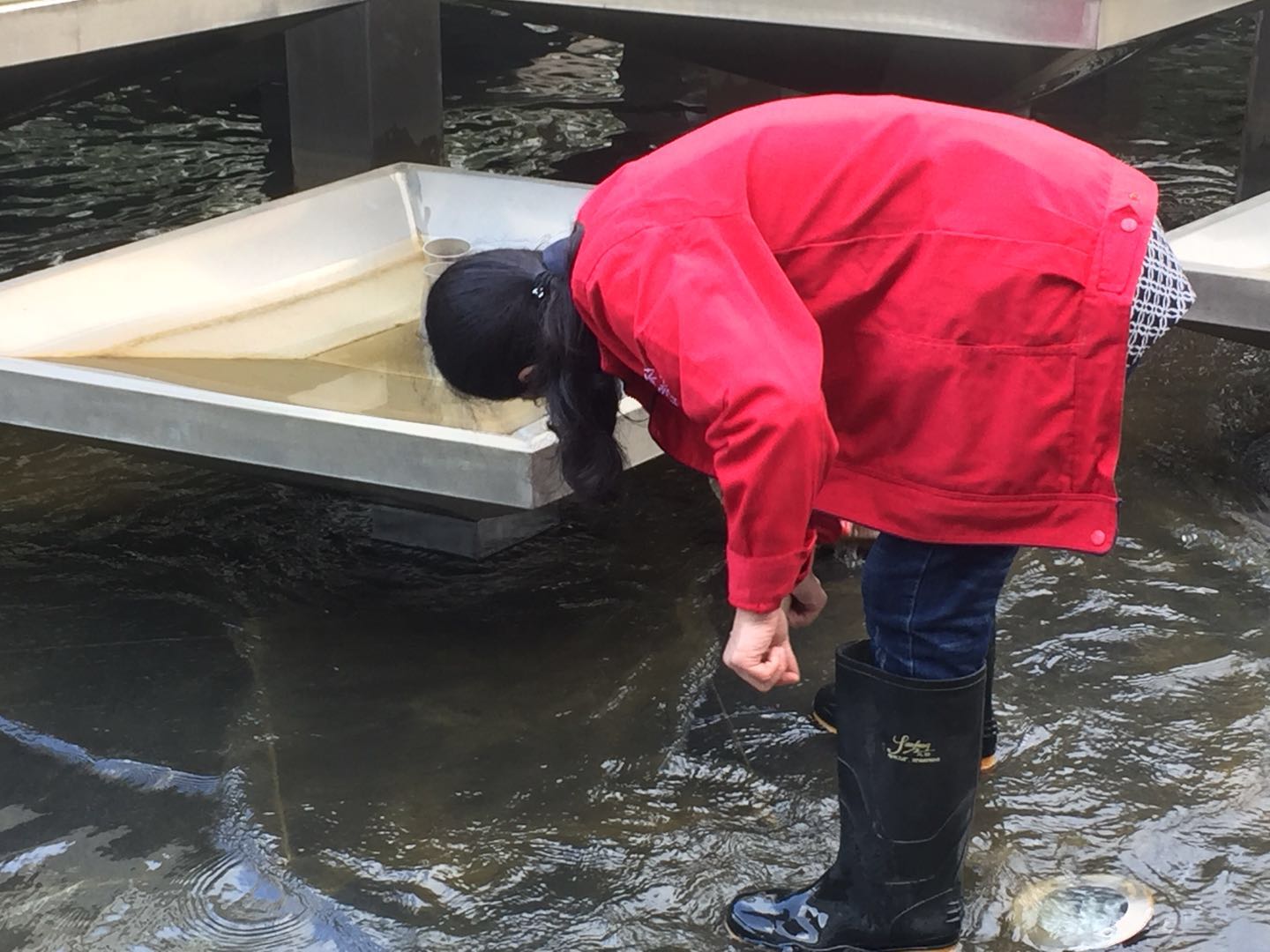 藏在工衣下的影子...